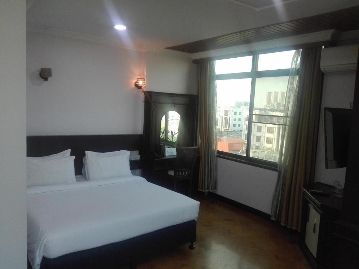 Hotel Queen Mandalay Habitación foto